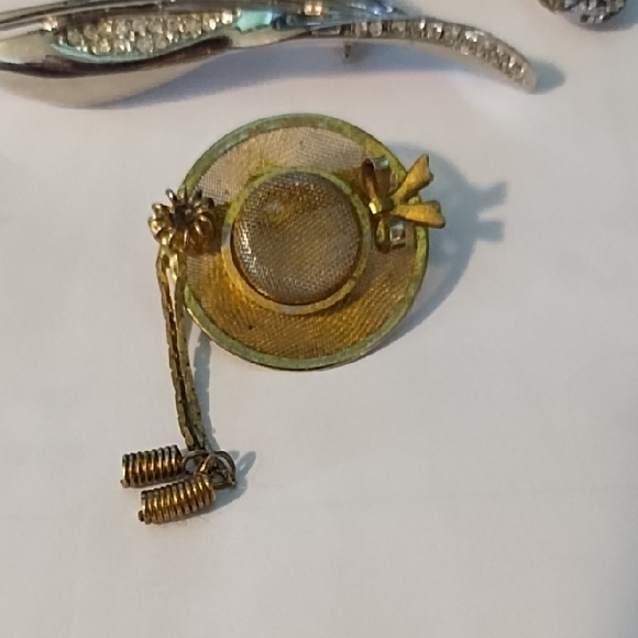 Elegant Gold and Silver Brooch Set - Picture 2 of 5